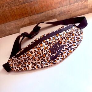 NWOT Nike Heritage Zip Hip Leopard Print Fanny Pack